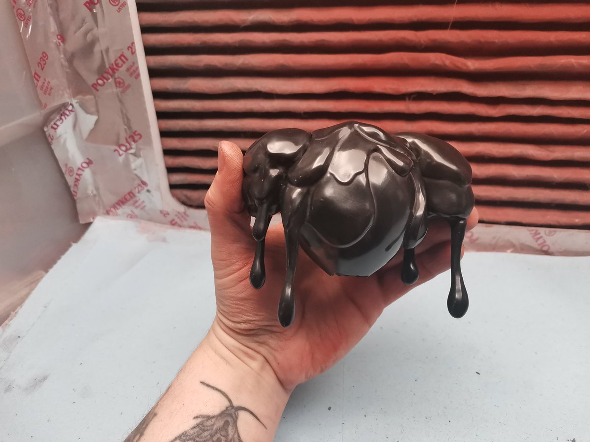 Saer_Art's tweet image. Got the Follie balloon all shiny now :3c gonna paint it once Im done sanding the current batch of stuff and can clean out the airbrush booth lol

#tennocreate #warframefanart #propmaking