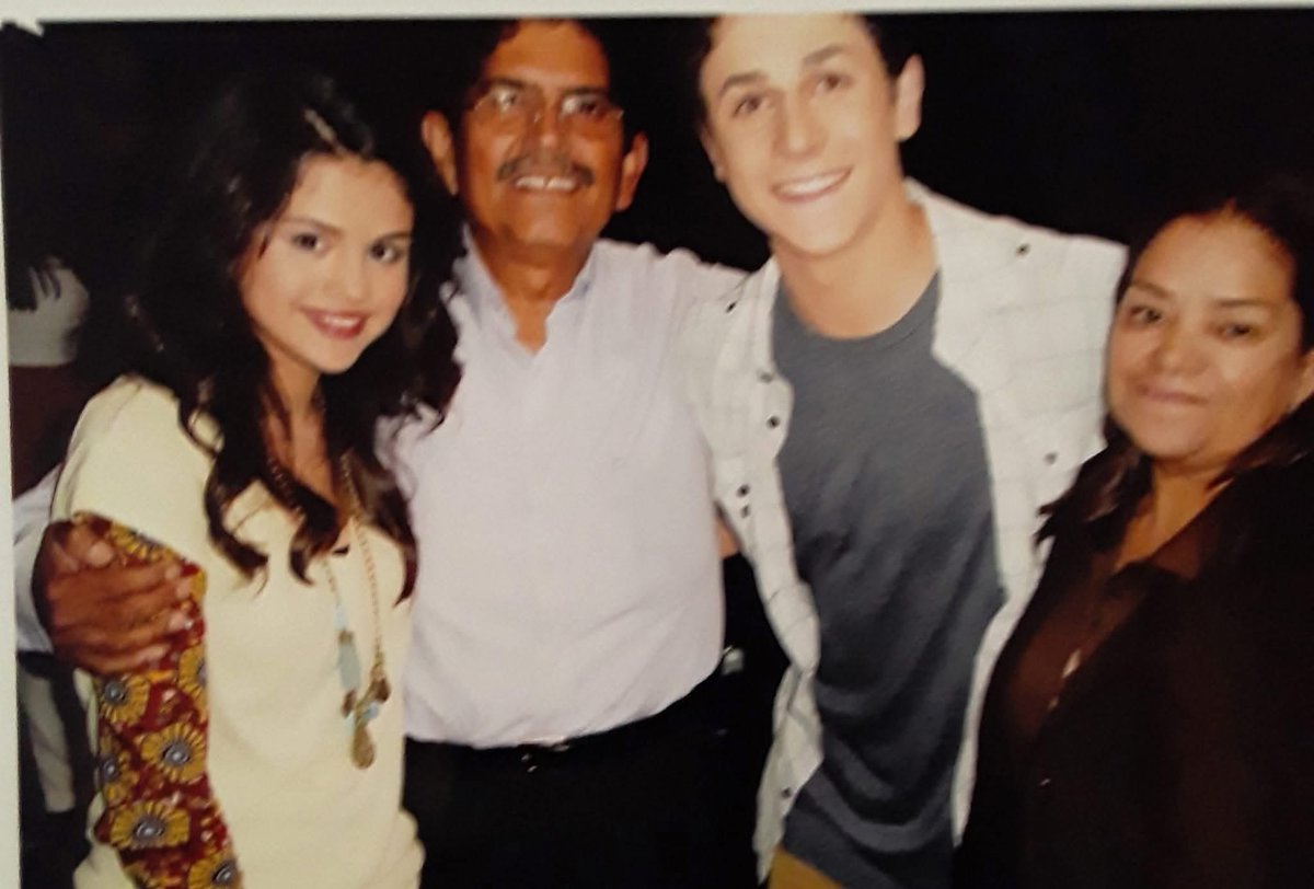 c : 🌸 tweet media