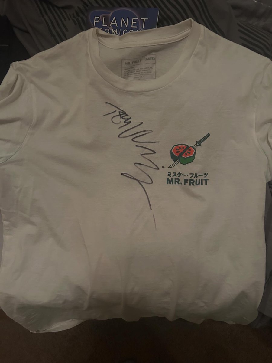 SoupsTweets's tweet photo. @MrFruitYT Tom Welling really liked your shirt lol only got to wear it once but it’s okay 😂 https://t.co/6RRwqxgF6N