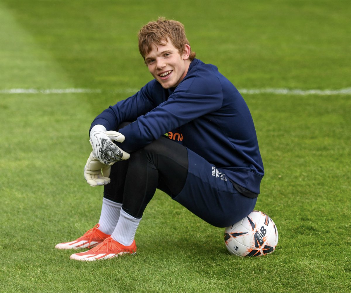 theartofgoalkeeping 💙 tweet media