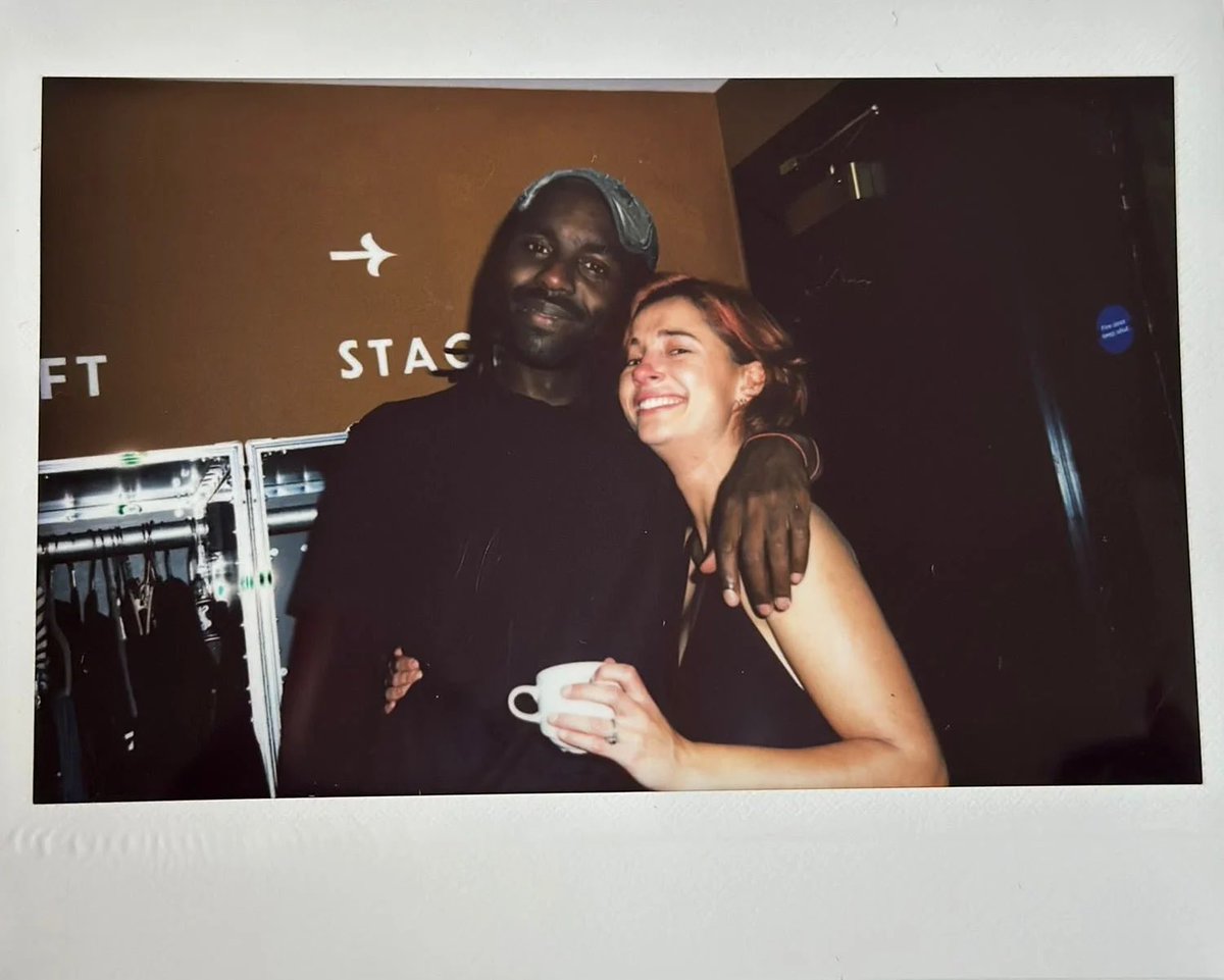 she had dev hynes (blood orange) in there with her 😭😭