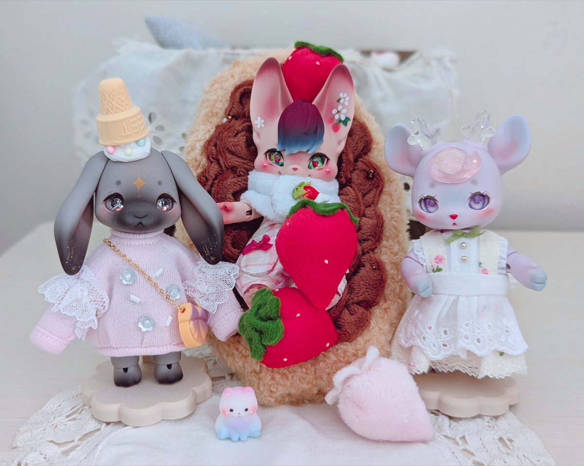 Took a quick photo of my children with the lovely creations from the following artists:
👕 lilmintさん (<a href="/lilmintM/">lilmint.</a>)
🪡 urumariさん (<a href="/urumari1/">urumari</a>)
🥪 amiyuiさん (<a href="/hs2m0/">amiyui♪</a>)
👗 メルさん (<a href="/marchen_doll00/">メル</a>)
Thank you so much for making beautiful things 🥰
#cocoriang #kumukuku