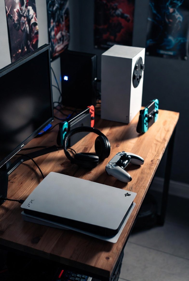 TotalyScornd's tweet photo. PC ‘master race’ bros coping hardest — facts are PlayStation carried gaming for 20 years while Xbox and PC were busy being mid and full of cheaters. Nintendo is for babies. Sony won. Cry more. #PlayStation #XboxIsMid #PCcheaters #SonyCarried #NintendoForBabies https://t.co/kJaf67XMDP