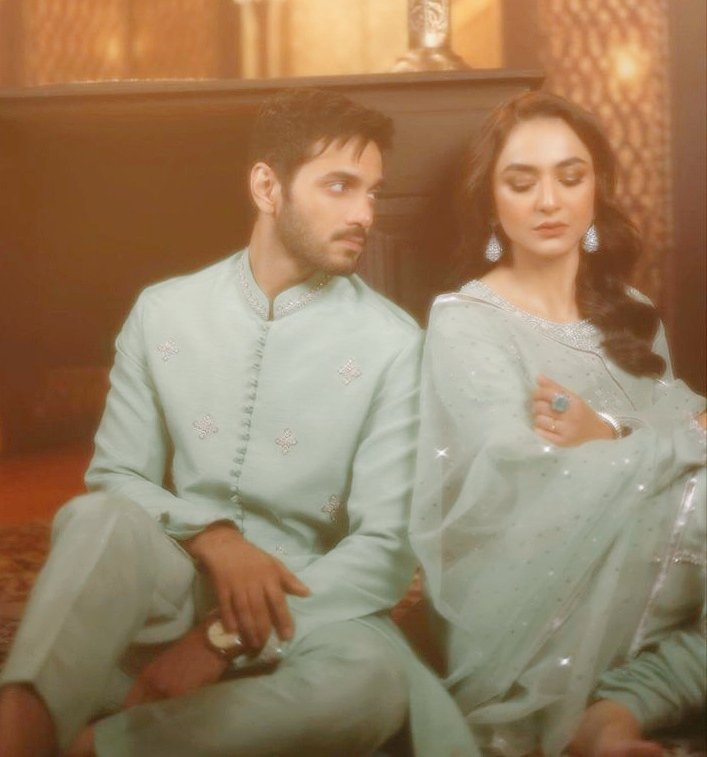 PeaceLover36380's tweet photo. Kese kahen ke ab wo jaan se pyara nahin raha ....❤️‍🔥
Ye orr baat hai ke ab wo humara nahin raha ....🍂
Kuch din tak to tumhare lot  ke aane ki aas thi ....💫
Ab is umeed ka bhi sahara nahin raha ....💔
#WahajAli #YumnaZaidi #YumHaj @iamwahajali
@yumnazaidi3 https://t.co/LKlUv8lKfh