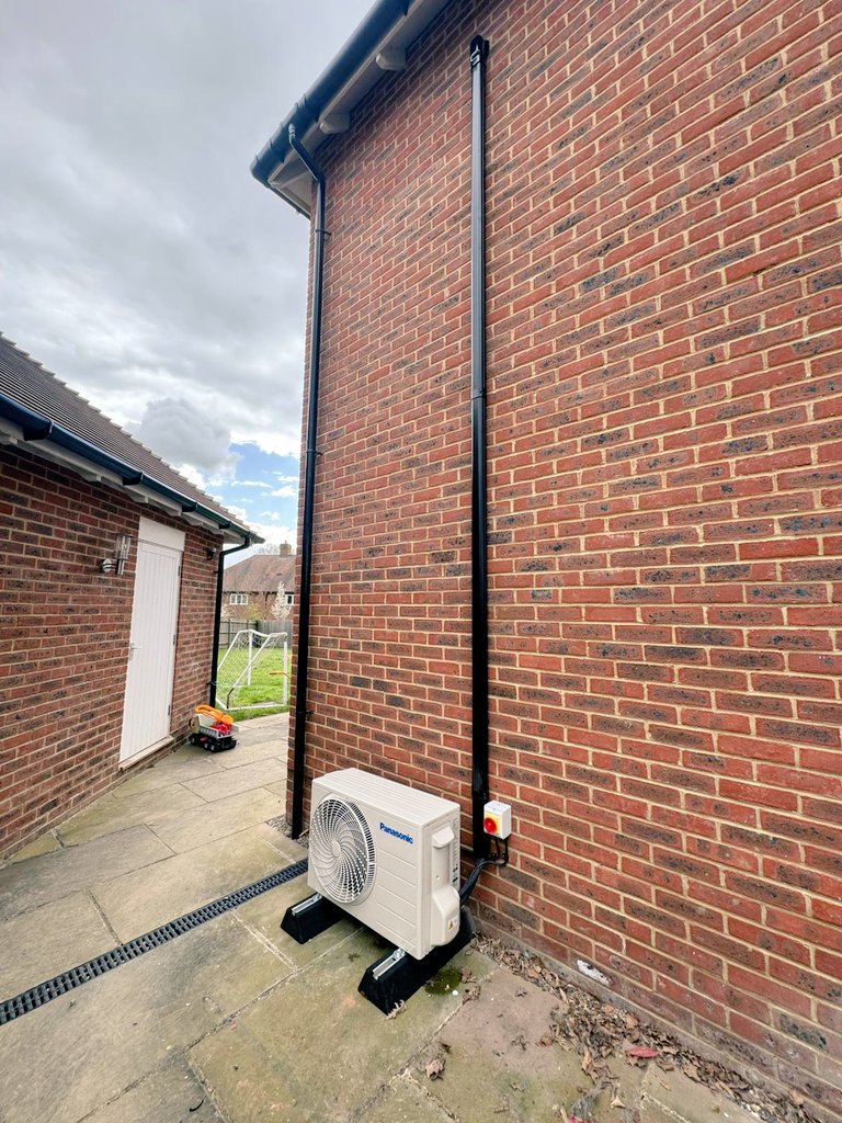 Akairconditioning tweet media