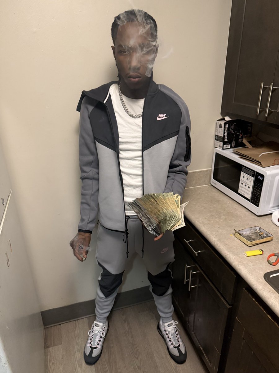 fnboyrs's tweet photo. Nigggas tryn keep up wit us you gone end up with nothing!im the youngest turnt up in the city yeah yk how im coming… https://t.co/BD9pDP3yLW
