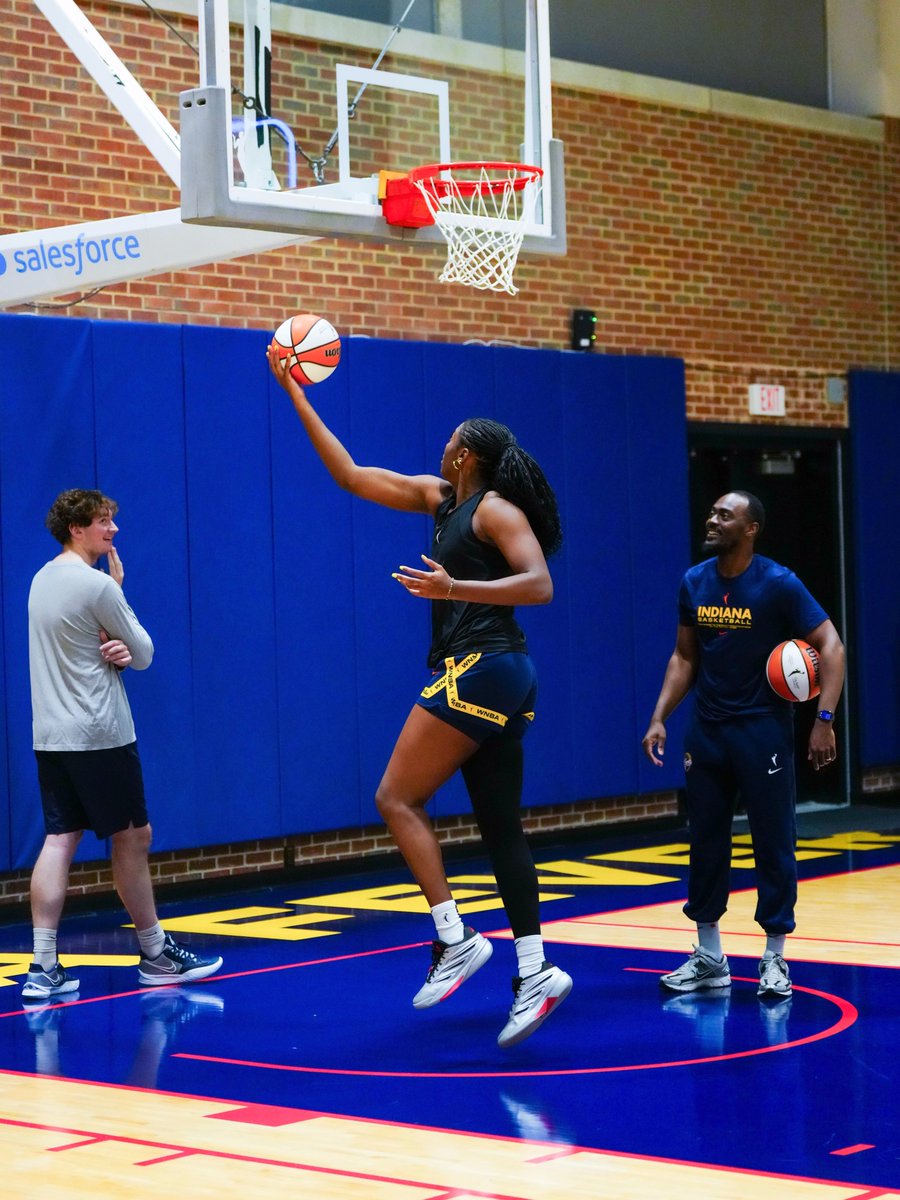 Indiana Fever tweet media