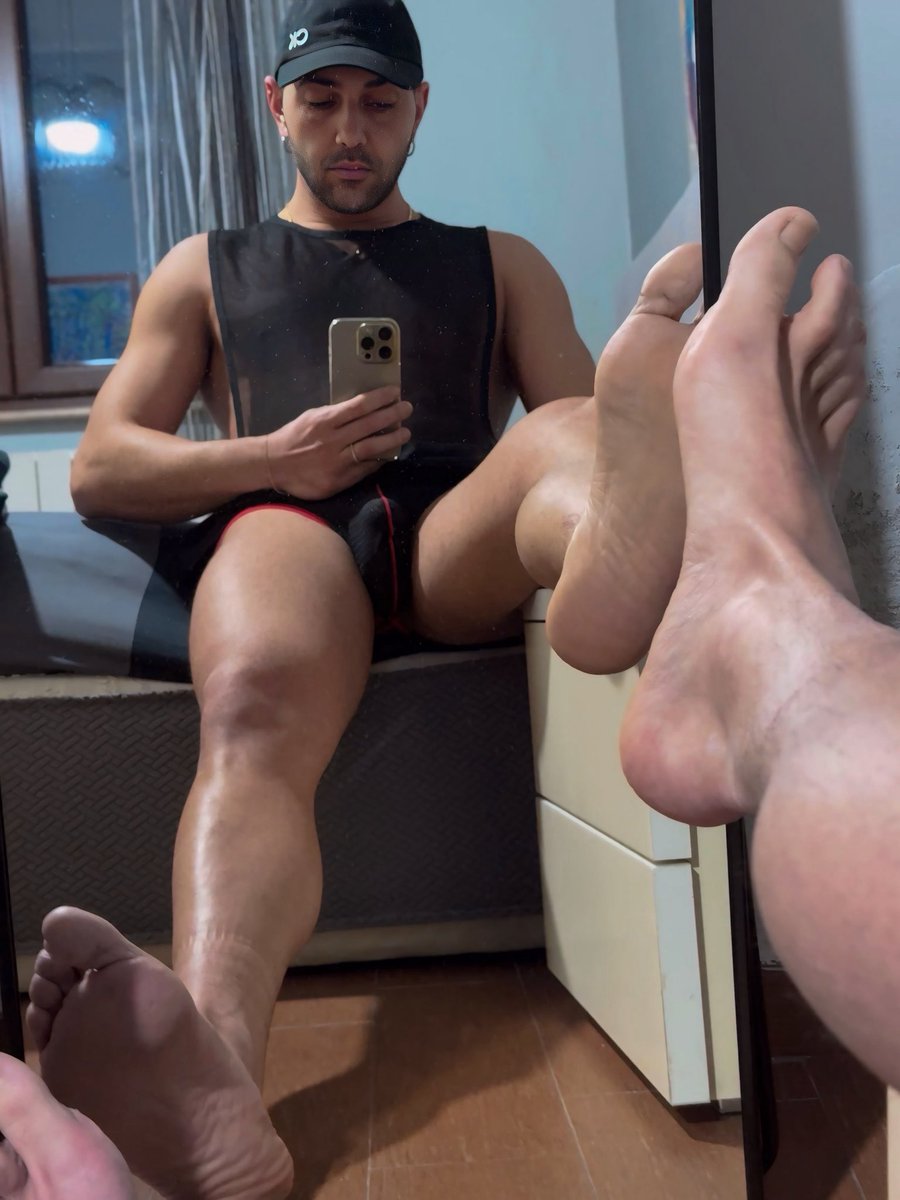 Il lunedì é andato 🦵🏻

#feet #onlyfeet #feetlove