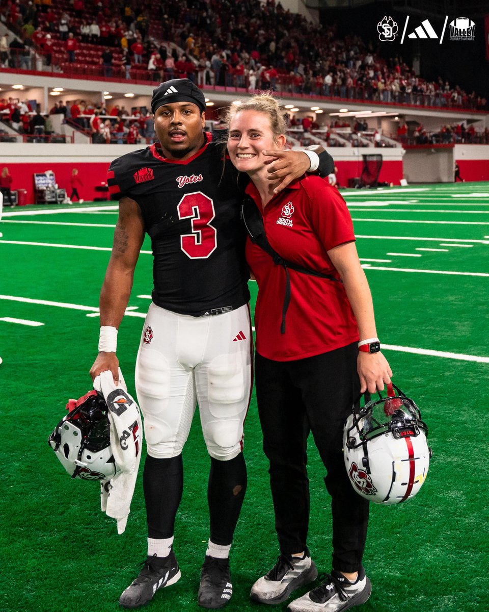 South Dakota Football tweet media
