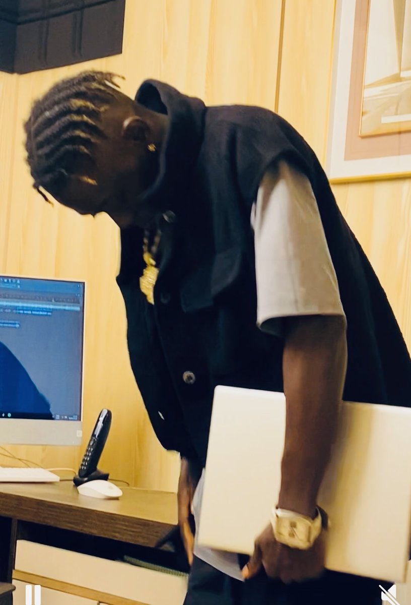 Wlse_Zebrain's tweet photo. Who get funds no really send lawyer 
Money can speak.
#blessboy_wise_zebrain
#ndontotheworld
#curekonji
#TNKT
#ivymusicgroup https://t.co/2mSuVImwm7