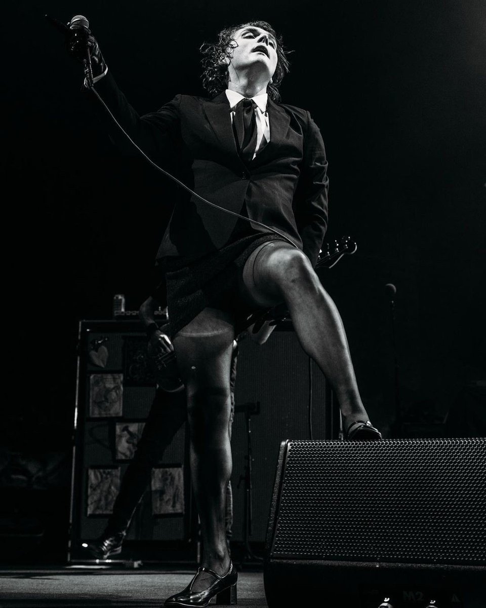 definitely and totally gerard hourly tweet media