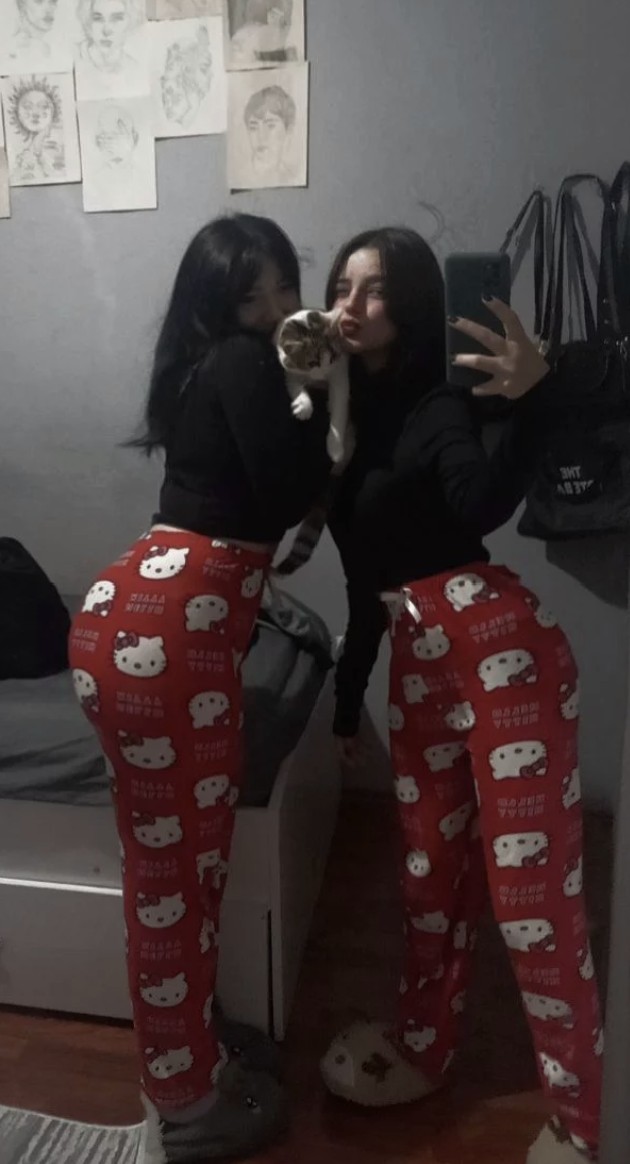 Hermanas gemelas 👯♀️ tweet media