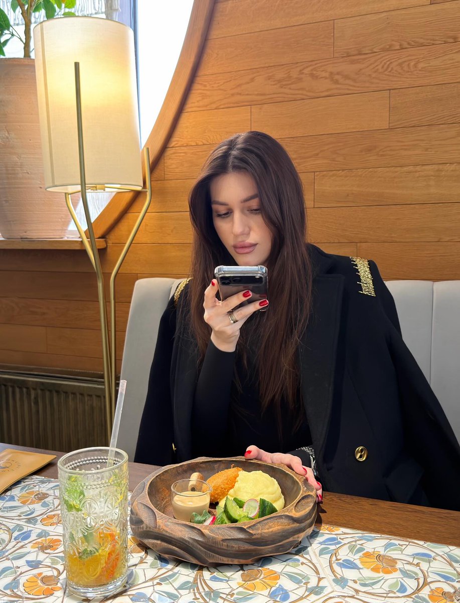 Chloe Bennett tweet media