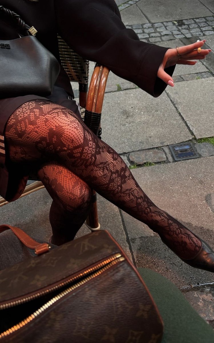 Alice3Monroe's tweet photo. Luxus ist mein Standard, deine Aufgabe ist die Rechnung.

#findom #zahlsklave #paypig https://t.co/qSM37lh6Ox