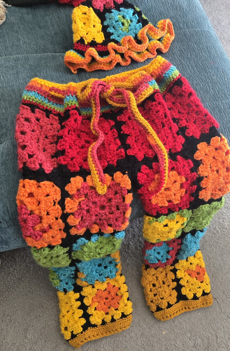 Snooktydoo's tweet photo. The pants I made! #ChunkyCakes #fyp https://t.co/XSXXkYjrNX