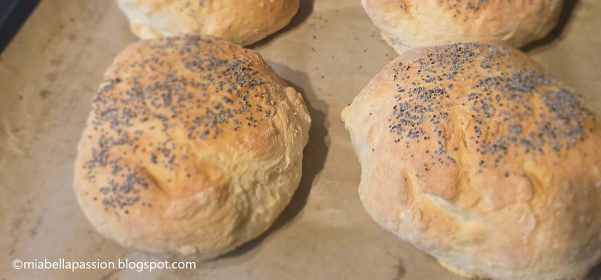 TraceyLeeCassin's tweet image. This quick and easy Yoghurt sourdough mix and bake, is my ultimate go-to for tray bread and bread rolls.
For more about 'A Yoghurt Sour Bread That Nutures The Soul', and the delicious cheese and onion adaptation, visit: miabellapassion.blogspot.com/2026/03/a-yogh…
#easybread