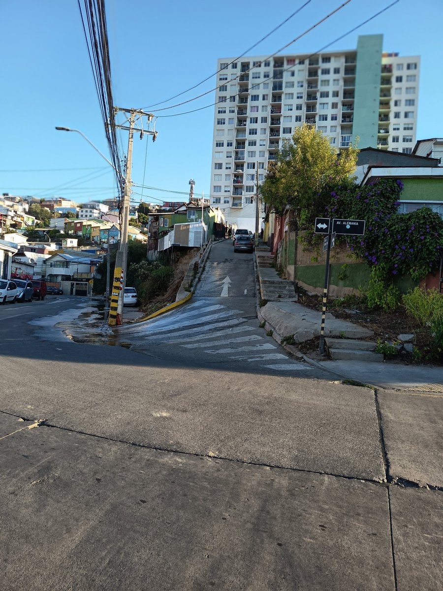 SandraLorenaMA's tweet photo. Pedro Prado con avenida Alemania Altura #7678 cerro mariposa, aguas servidas @_ESVAL @SISS_CHILE https://t.co/bPUSnbBi6a
