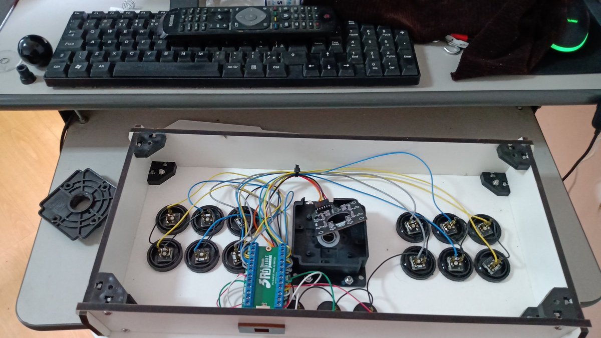 Dia de manutenção <a href="/3rdRoundOficial/">3rd Round</a> Primeiro arcade Híbrido do Brasil. By @Luy@teambrasil