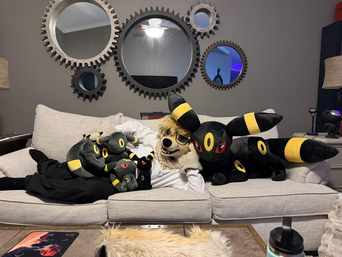 Dashuums's tweet photo. I really like umbreon https://t.co/vBDEFK2U3I