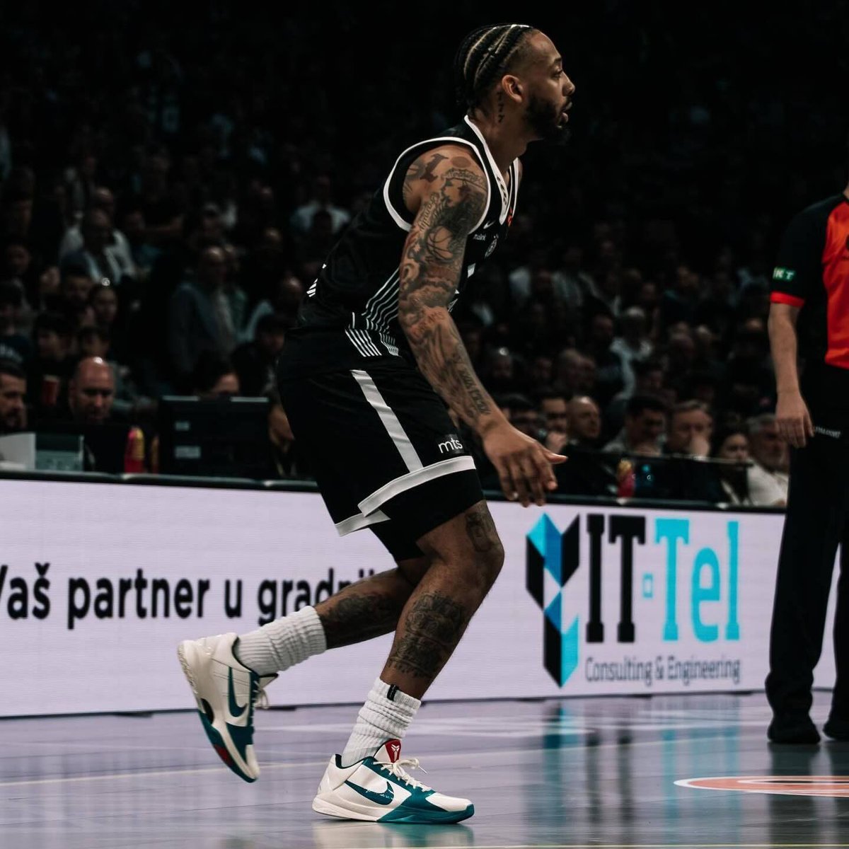 KicksFinder tweet media