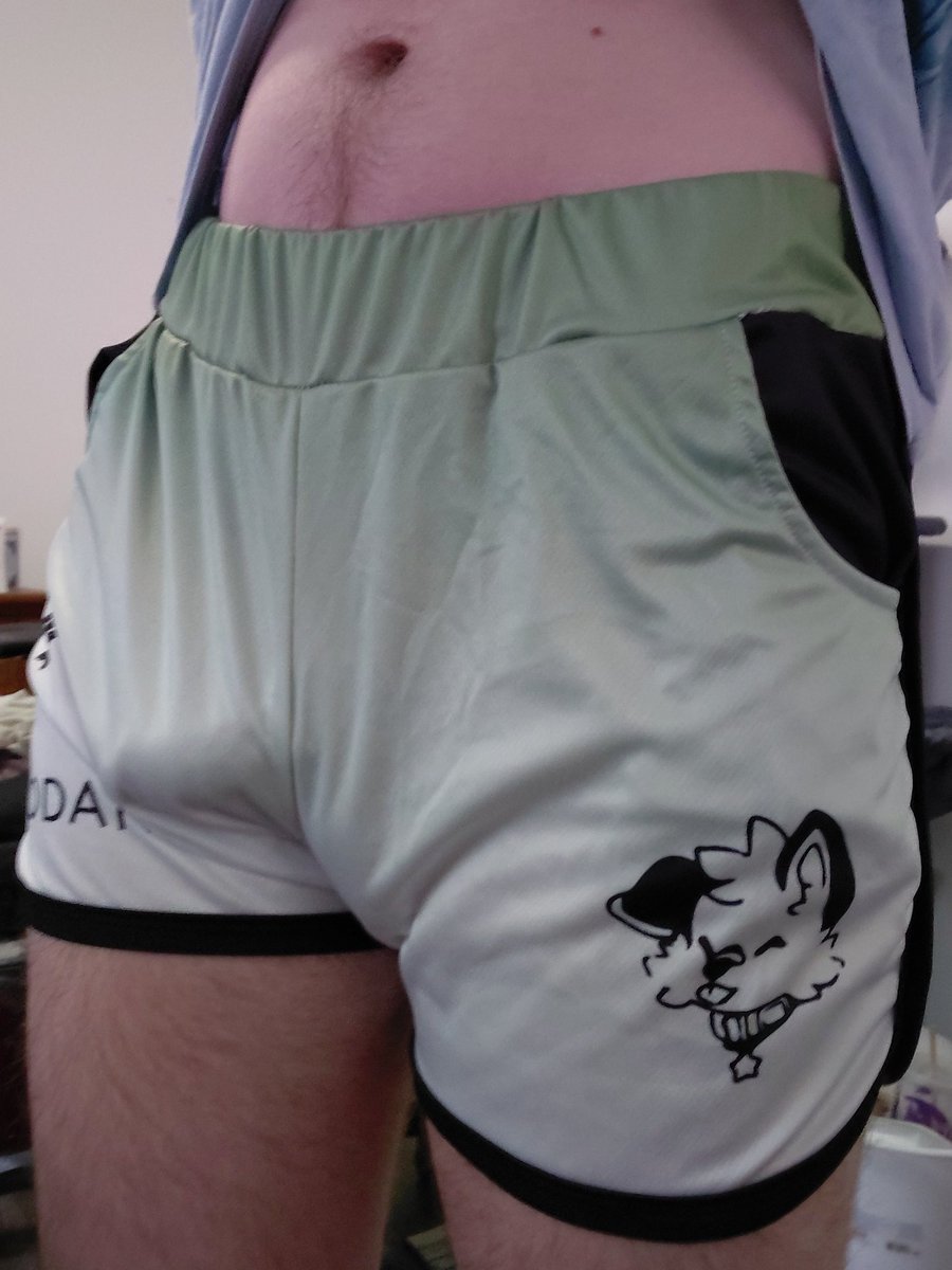 AfterDusker_'s tweet photo. Buying clothes is a curse &amp; a blessing https://t.co/t0bZV1ODfO