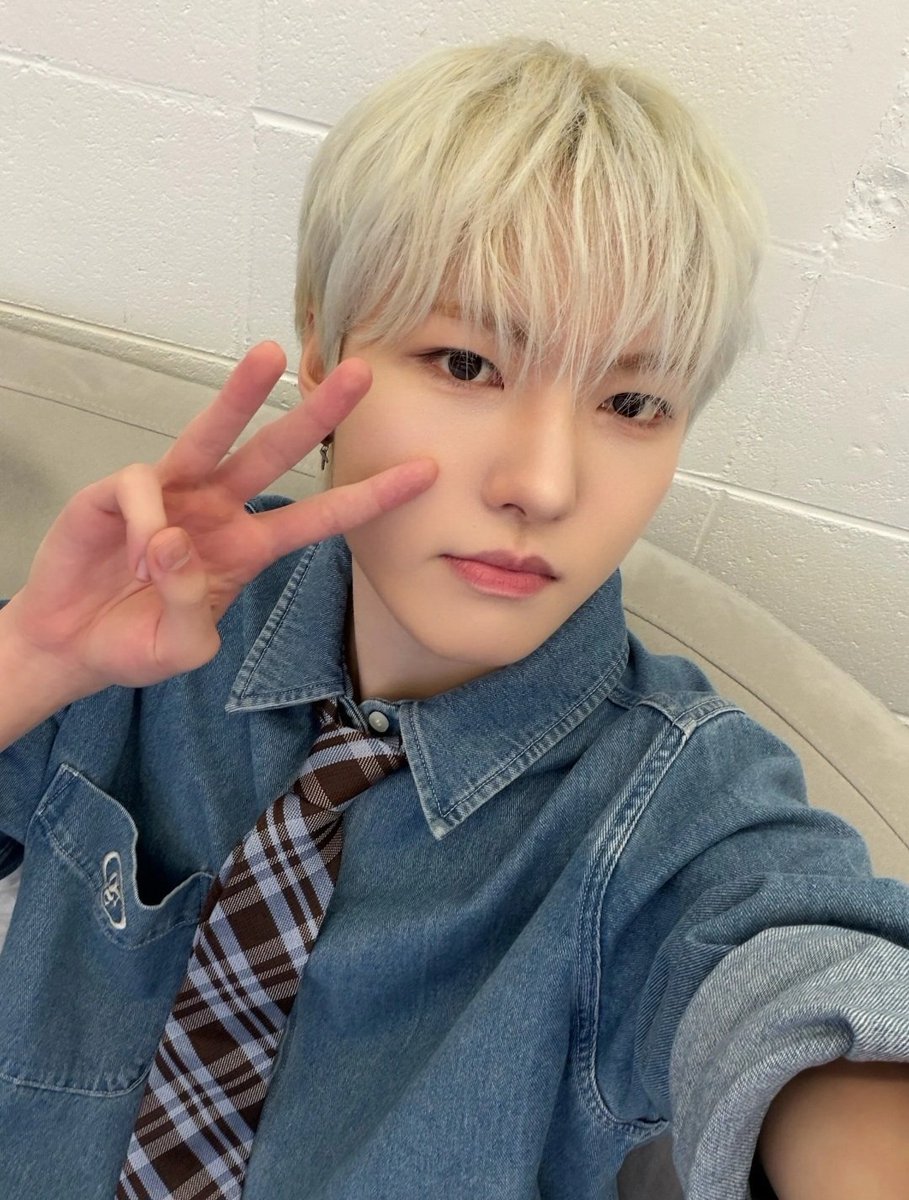 xikerseurope's tweet photo. 𝗝𝗨𝗡𝗚𝗛𝗢𝗢𝗡 💌 𝗧𝗢𝗞𝗧𝗢𝗤
Thank you always💙
#xikers #싸이커스 #JUNGHOON #정훈 #TOKTOQ #roady #로디 https://t.co/iv82vXy5G4