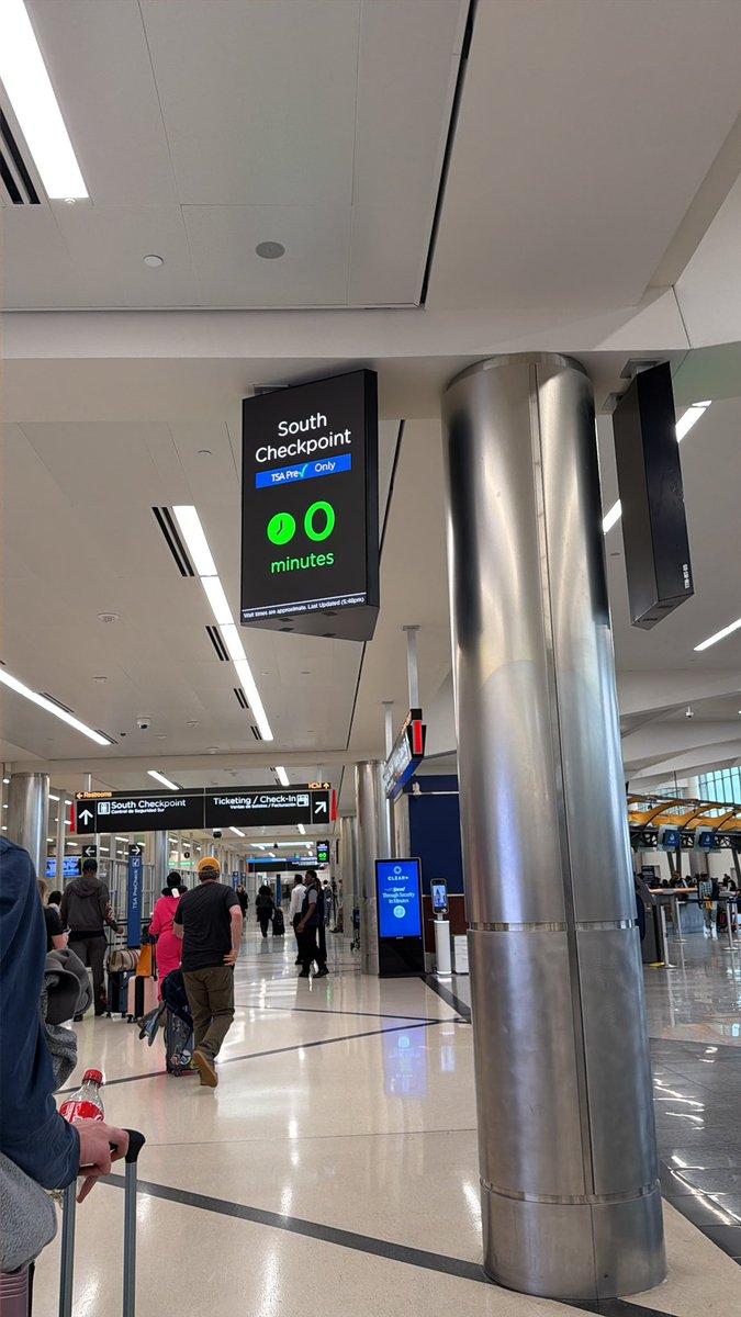 DrewDavis's tweet photo. For what it’s worth…ATL airport right now https://t.co/1ErnRiE7b9