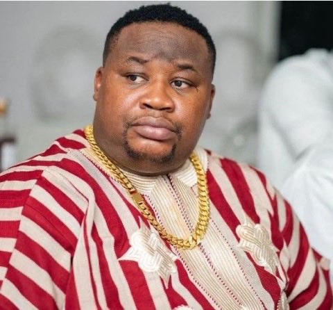 AilotueRoger's tweet photo. Emoney, has ended his business relationship with Cubana Chief Priest. The split comes after Chief Priest began campaigning for Tinubu to win the 2027 election and reportedly urged Eastern Nigerians to vote for him. Emoney is also asking him to repay the remaining $5 million from https://t.co/EN1q80STl4