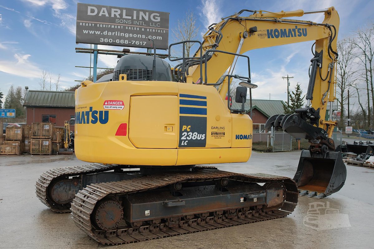 machinerytrader's tweet image. 🚧2018 KOMATSU PC238US LC-11 Crawler Excavator FOR SALE!🔥

⏱️ Only 3,600 hours
💪 165 HP
🪣 36" bucket
⚖️ 56,000 lb operating weight

View the excavator here ➡️ ow.ly/4Y1950YAOrR

#Komatsu #MachineryTrader #CrawlerExcavators #Excavators