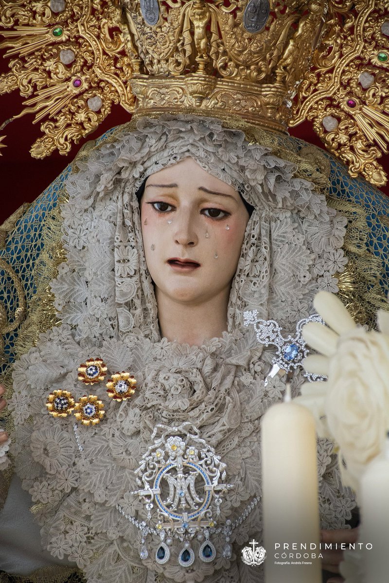 “Bajo un palio de azahar,
Córdoba el alma desprende,
cuando el Martes Santo se convierte
en un azul celestial”. 

¡ES MARTES SANTO SALESIANO!