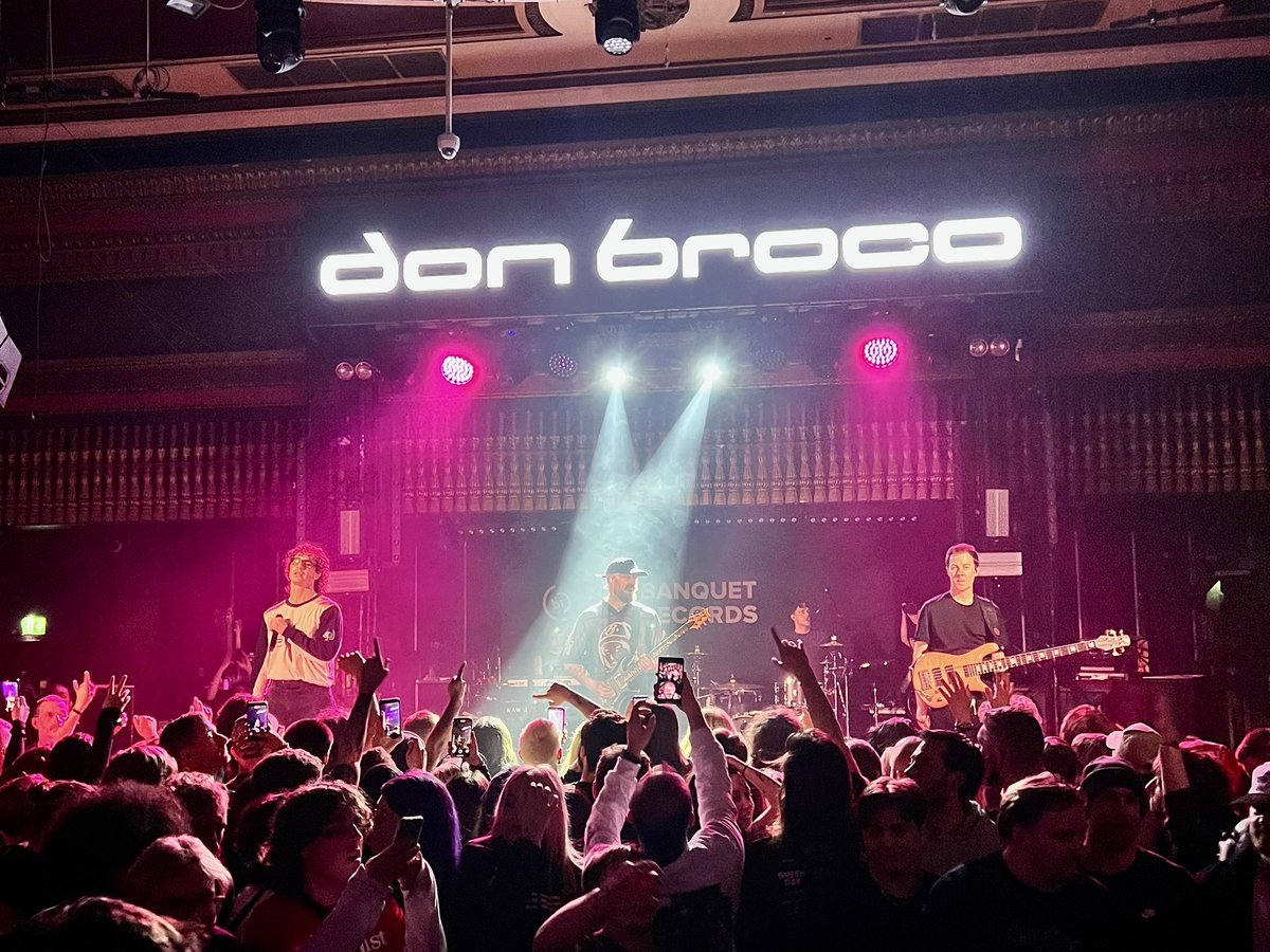 chloe🦋 tweet media