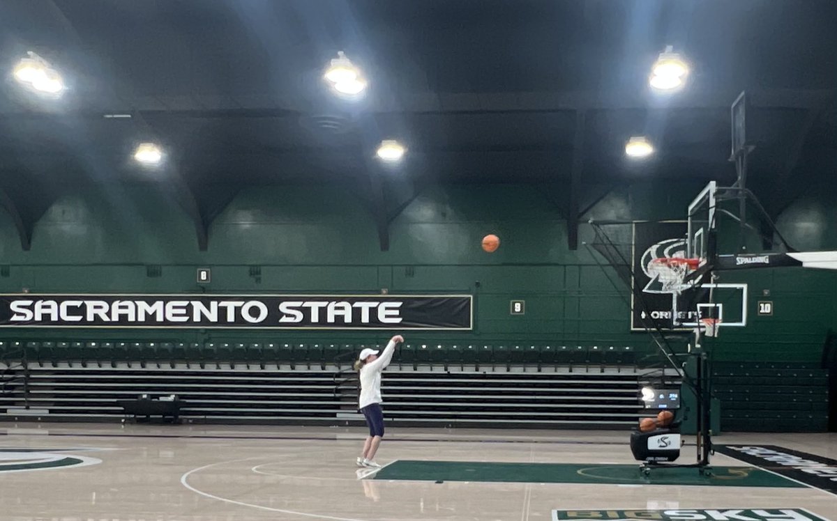 debbieantonelli's tweet photo. Thank you @SacStateWBB @CoachAKallhoff #hornetsnest for letting me get a workout in w/ @drdishbball #drdishfamily
Training for #24HoursNBN @24HoursNBN
May 9-10 https://t.co/YcaRVhWPl7