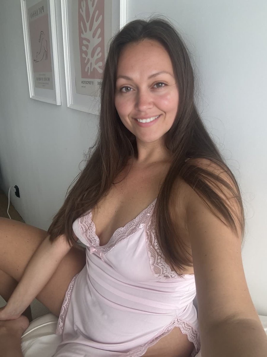 kirstenmomnextdoor1986 tweet media