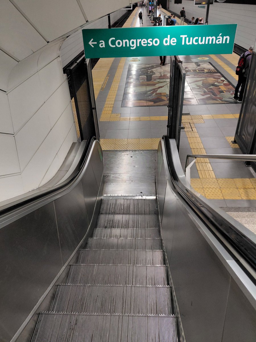 ナヒン tweet media