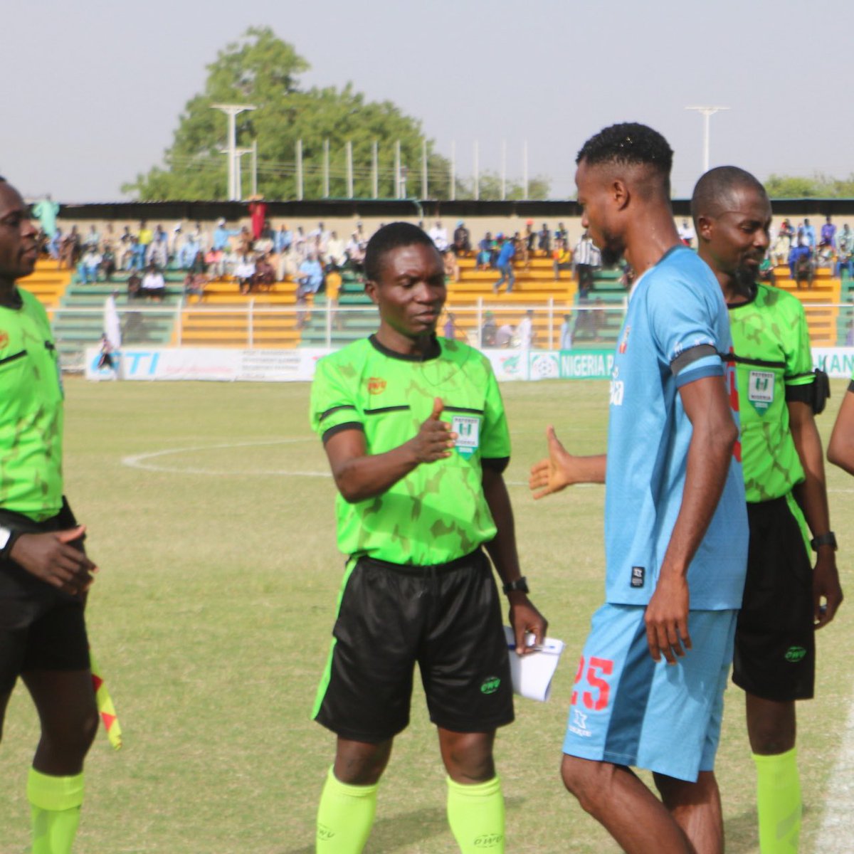 NPFL_News's tweet photo. 📸

El Kanemi Warriors 1-1 Remo Stars FC

#NPFL26 #ELKREM https://t.co/NfiMDtVcCg