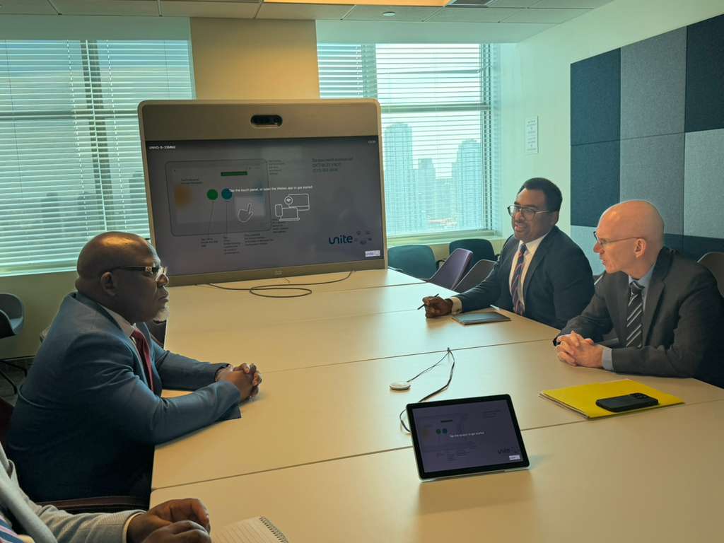 RDCongoONU's tweet photo. New York, 30 mars 2026 — Le Représentant permanent de la République démocratique du Congo auprès des Nations Unies, l’Ambassadeur Zénon Mukongo Ngay (@ZMukongo), s’est entretenu ce lundi au siège de l’ONU à New York avec le nouveau Représentant spécial du Secrétaire général des Nations Unies en République démocratique du Congo et Chef de la Mission des Nations Unies pour la stabilisation en République démocratique du Congo (MONUSCO), M. James Swan, attendu à Kinshasa dans les prochains jours.

Les échanges ont porté principalement sur la situation sécuritaire dans l’Est de la RDC, avec une attention particulière accordée à la mise en œuvre du cessez-le-feu, à la lumière notamment des résolutions 2773 et 2808 du Conseil de sécurité.

A lire: https://t.co/XGqY5BCy54