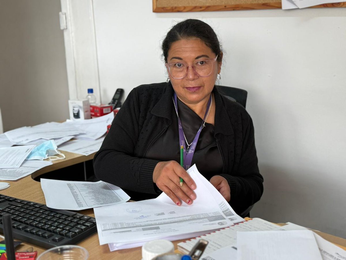 HospAdultoMayor's tweet photo. Hoy presentamos a la Sra. Clareth Hinojosa, auxiliar administrativa de salud, destaca por su compromiso. 
Su labor en mensajería conecta procesos y soluciones.
Es un apoyo clave, eficiente y su disposición siempre puesta para dar lo mejor por la Institución. 💜👏 https://t.co/vossFGpeZH
