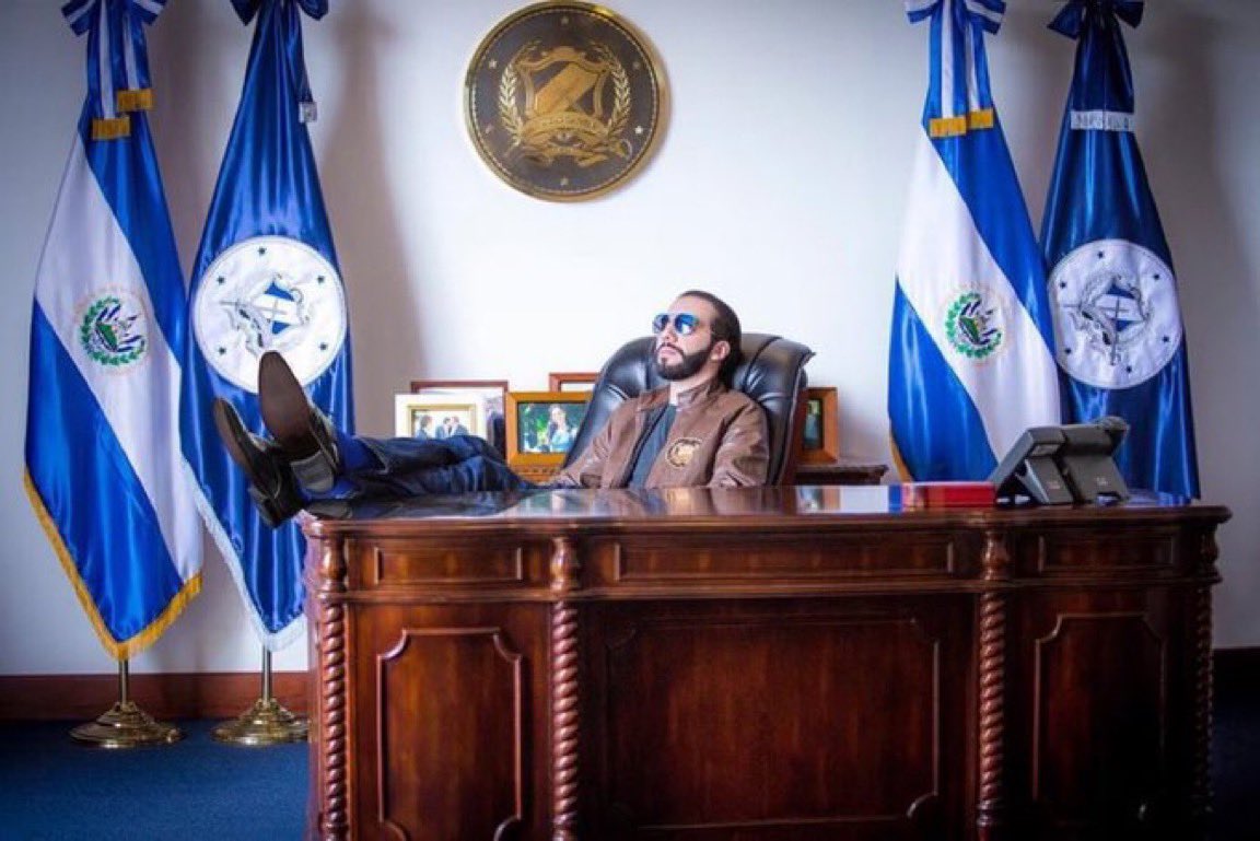 Así le afectan las críticas al presi. 🇸🇻😂