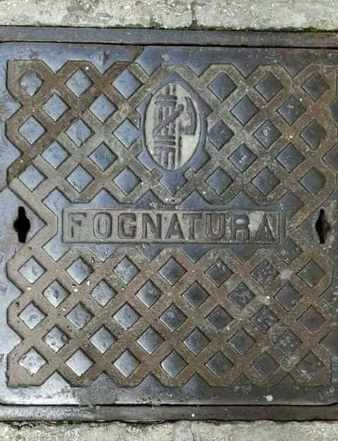 <a href="/povcomunisti_/">Poveri comunisti</a> Per fortuna tra non molto tornerete di sotto..