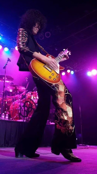 revgregory's tweet photo. Check out a guitarist who goes by the name of "Mr. Jimmy" (Jimmy Sakurai) who made it his life's work to duplicate they playing of Jimmy Page.  I stumbled on him back in 2015 when I was in Vegas and he was playing with a Led Zeppelin cover band that weekend.  I took this photo of him when I went to see them a second night, you can find video on YouTube of when Jimmy Page went to see his LZ cover band at a bar in Japan and he currently is the touring guitarist for Jason Bonham.