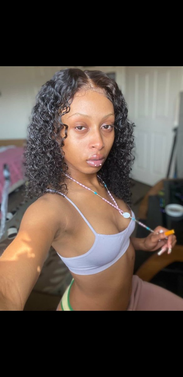 🦋🍑 tweet media