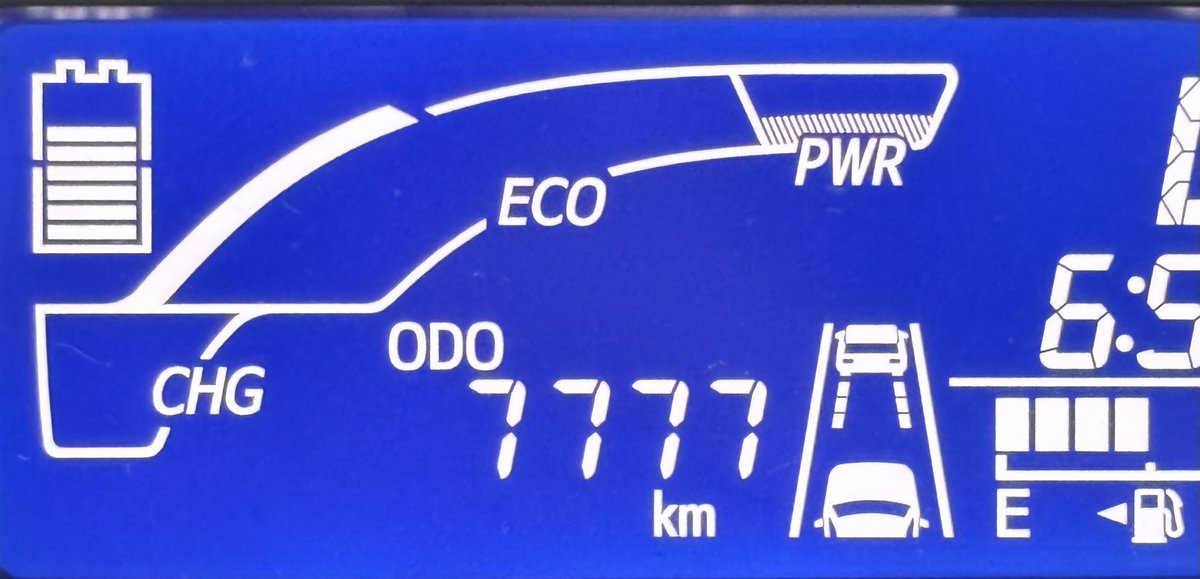 ホワイトムーン tweet media