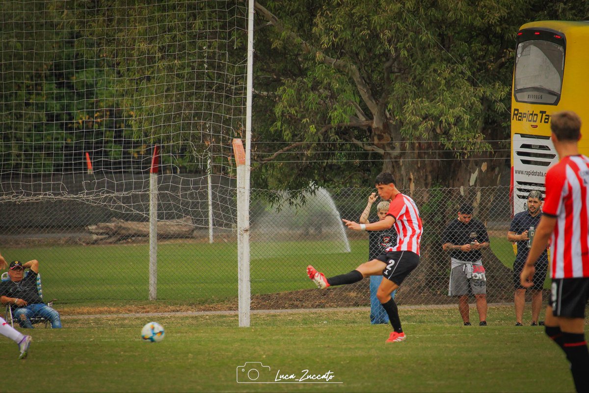 futbolpdp's tweet photo. Dante vs Independiente 💪⚽️ https://t.co/8zLruuGCP9