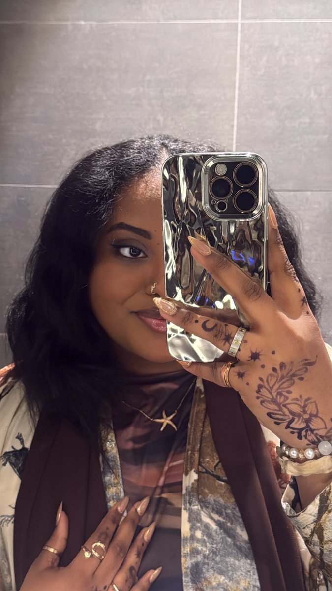 ~ 𝓜 ~ tweet media