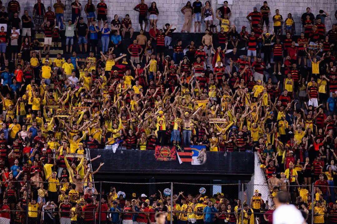 Torcida do Sport de visitante em Natal no jogo de ontem, contra o ABC, pela Copa do Nordeste.

(📸 <a href="/paulopaivafoto/">Paulo Paiva</a>)