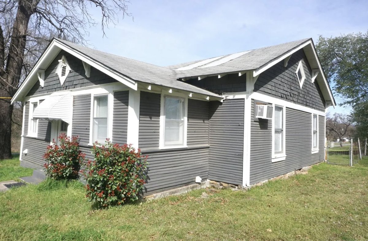 oldhouses100k's tweet image. $49K.c.1930 #MoveinReady #Oklahoma Home For Sale. This adorable home is ready to go! It's situated on a third of an acre. oldhousesunder50k.com/c-1930-move-in…