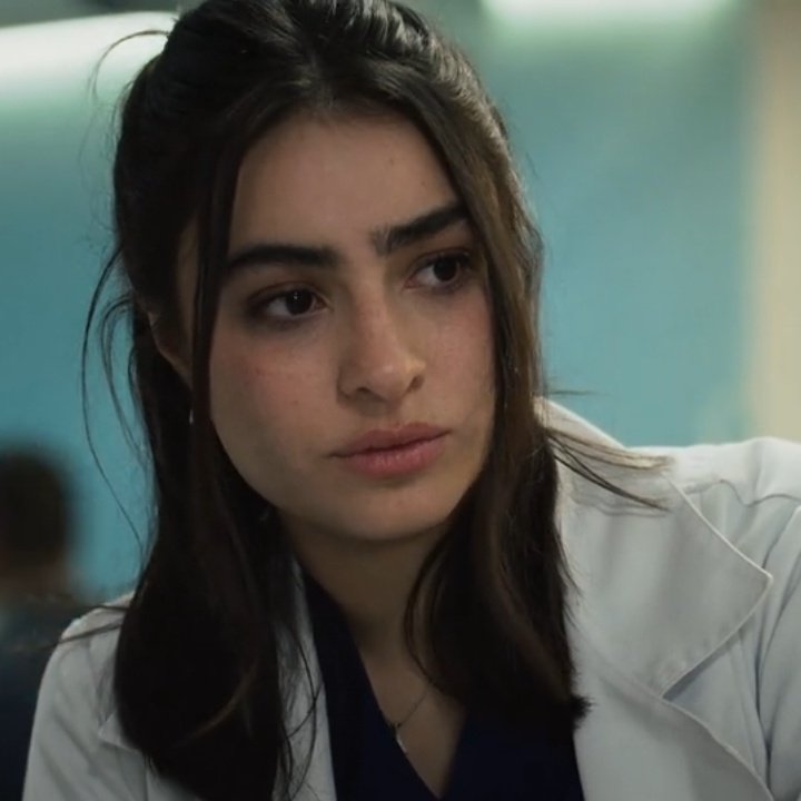 adoresaub's tweet photo. lo hermosas que son, gabriela de la garza y valentina buzzuro siendo madre e hija tiene mucho sentido para mi, que le suban el sueldo al de casting de doc 🗣️

#DOC #DocNetflix https://t.co/NTiPpfX4Aw