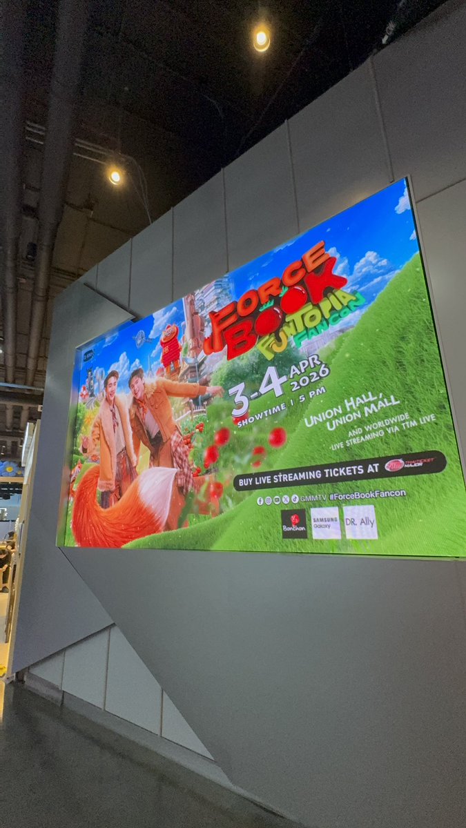 PrakaikaewY's tweet image. ใครไปเก็บโปรเจคอย่าลืมยืนรออีกคลิปนะ ไม่งั้นจะเป็นสภาพนี้555555555 
#FORCEBOOKFUNTOPIAFANCON
#forcebook #kasibook_ #force