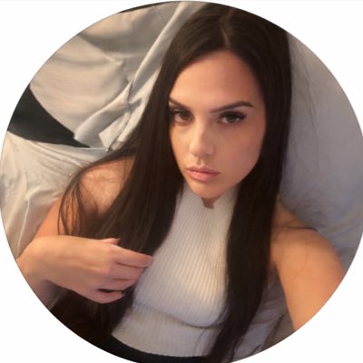 lauracheeks's tweet photo. #NewProfilePic https://t.co/vqBhPtYpxE