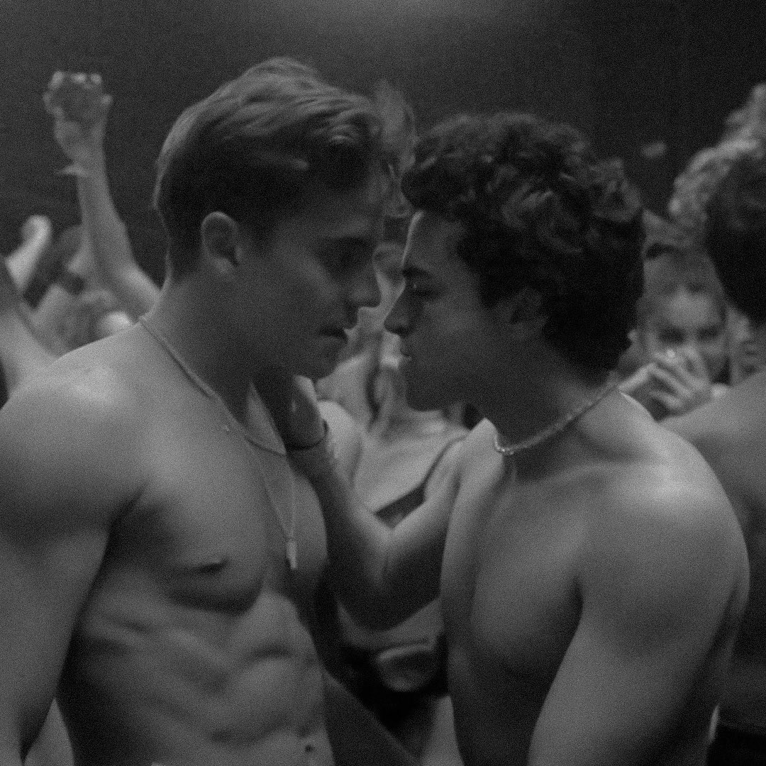 I’m f̶i̶n̶e̶ ̶ gay tweet media